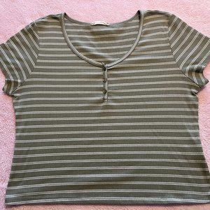 Green and White Crop Top, Size XXL.